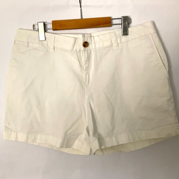 WHITE SHORTS. - Picture 1 of 5